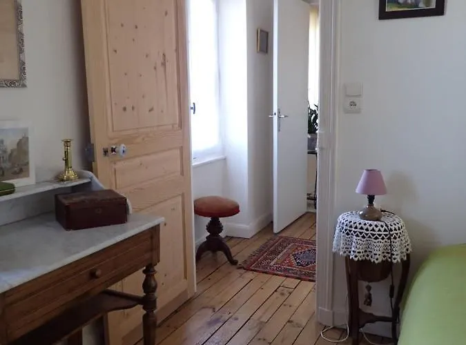 La Roche Peregrine Semesterbostad