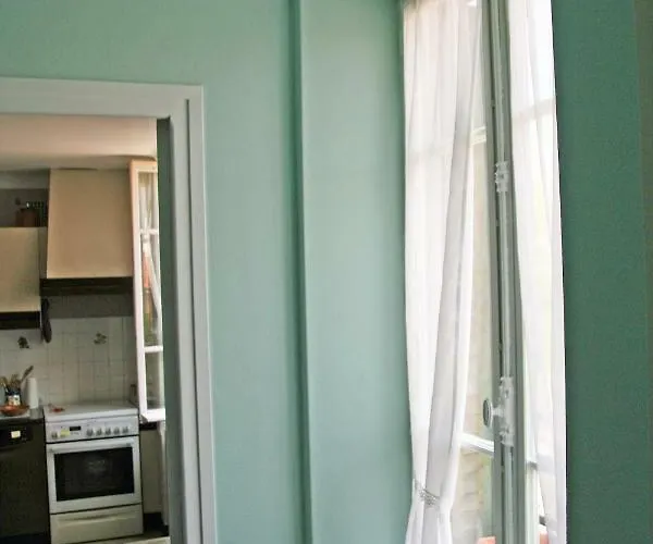 La Roche Peregrine Semesterbostad